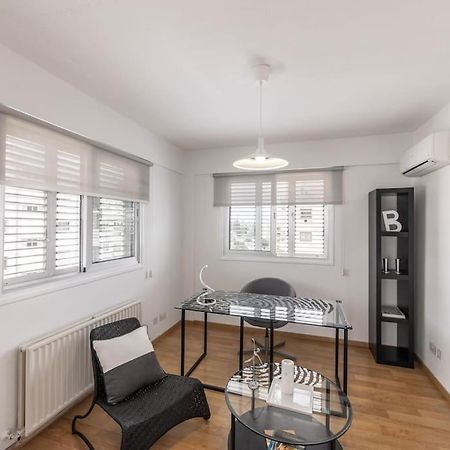 Apartamento Luxurious Bright & Stylish 2Br With Office In Nicosia Exterior foto