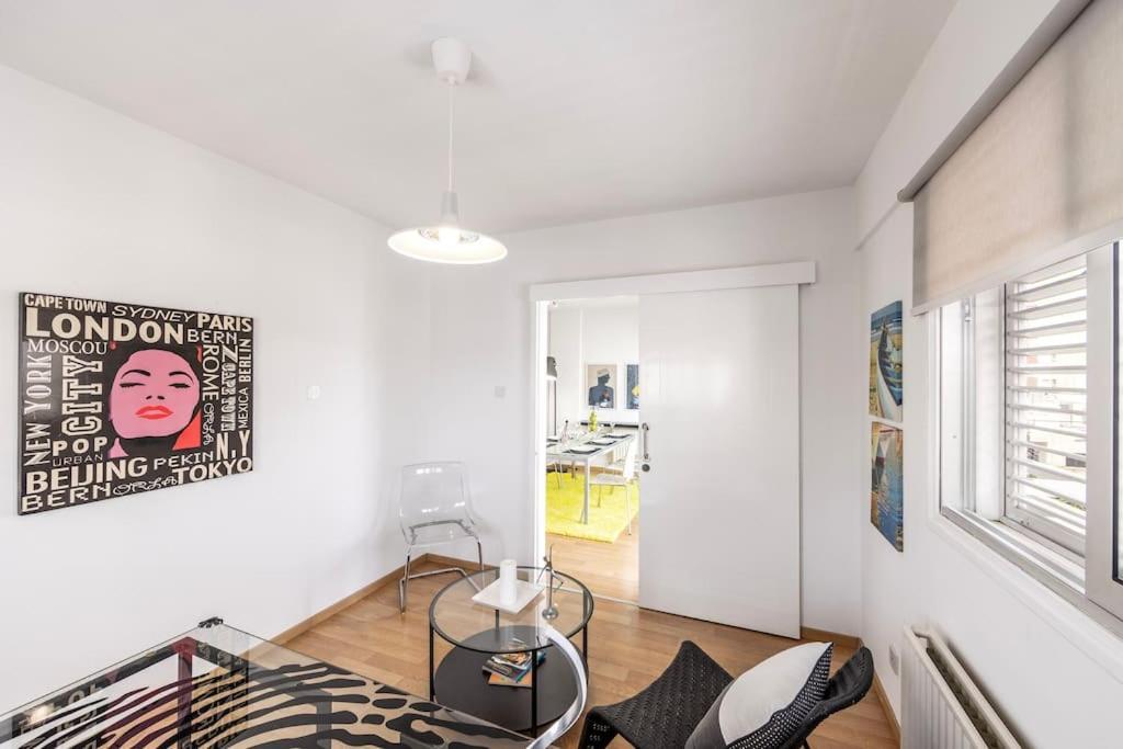 Apartamento Luxurious Bright & Stylish 2Br With Office In Nicosia Exterior foto