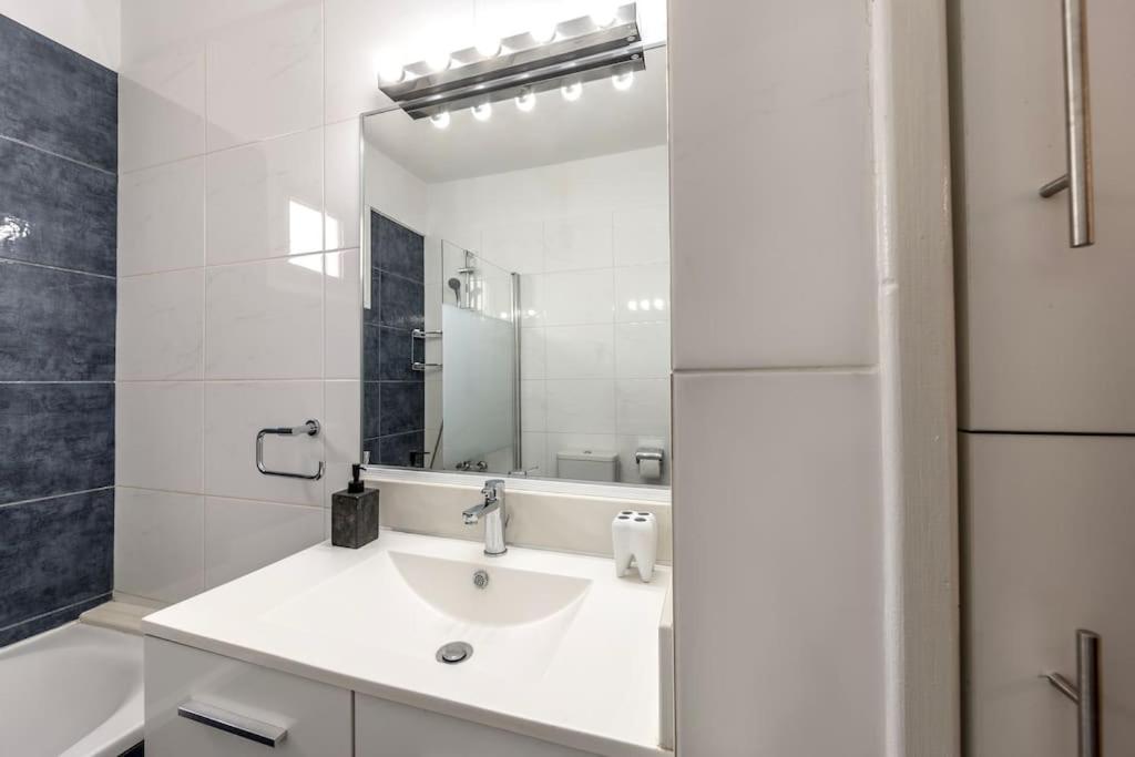 Apartamento Luxurious Bright & Stylish 2Br With Office In Nicosia Exterior foto