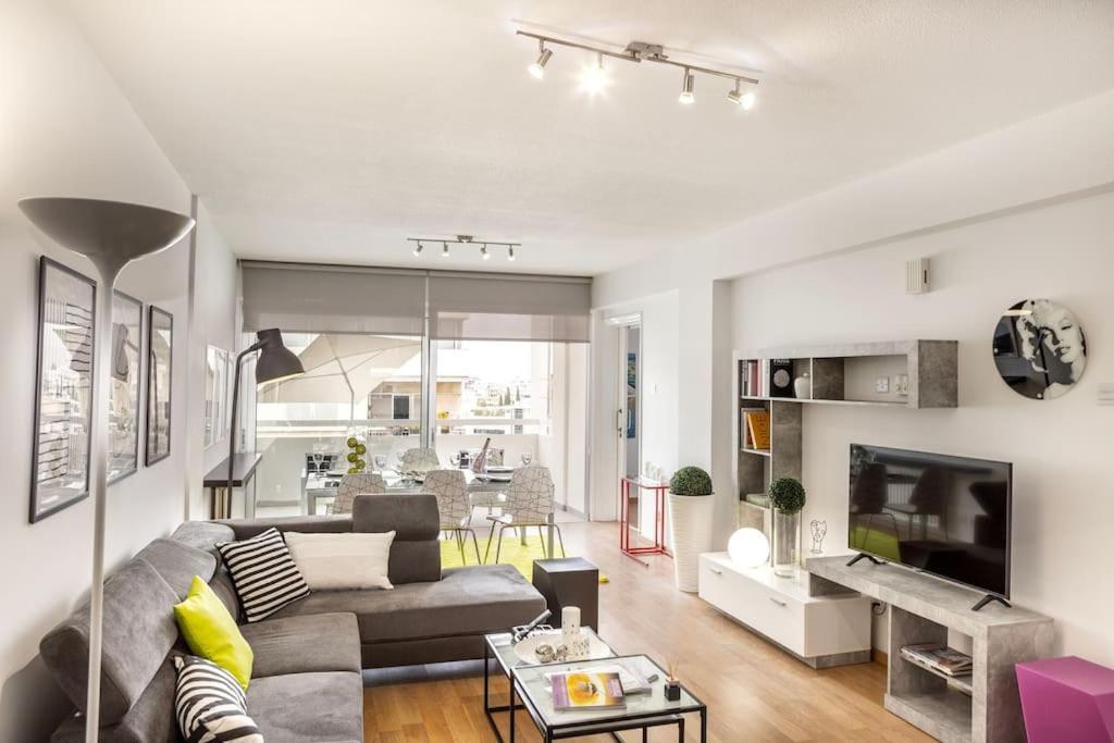 Apartamento Luxurious Bright & Stylish 2Br With Office In Nicosia Exterior foto