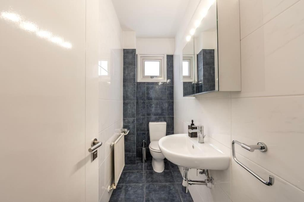Apartamento Luxurious Bright & Stylish 2Br With Office In Nicosia Exterior foto