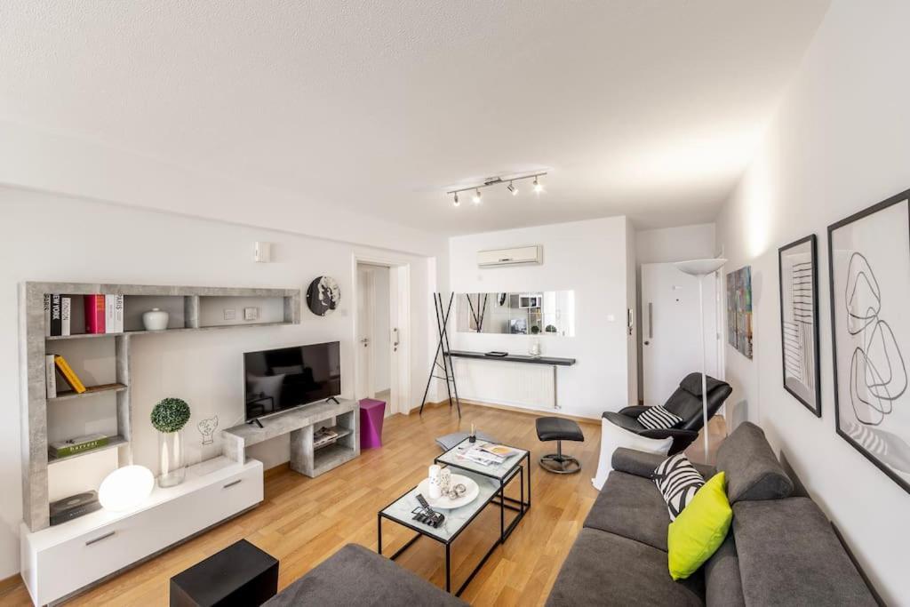 Apartamento Luxurious Bright & Stylish 2Br With Office In Nicosia Exterior foto